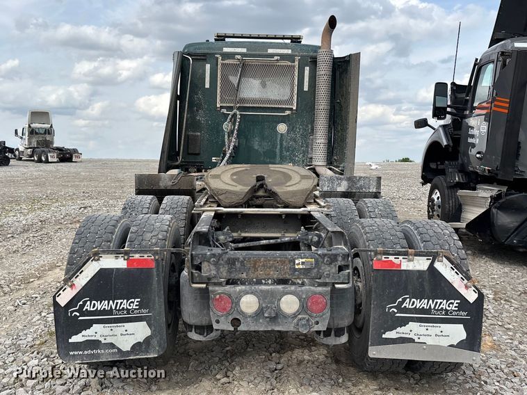 image for item YA3139 2019 Kenworth T680 semi truck