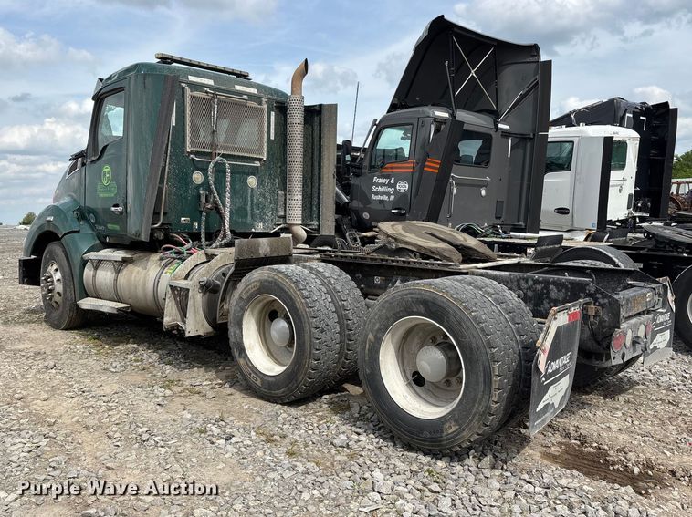 image for item YA3139 2019 Kenworth T680 semi truck