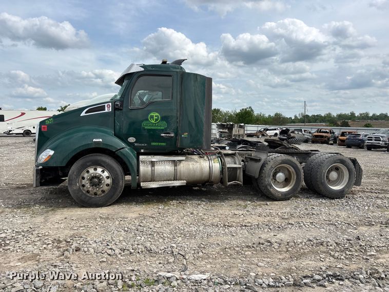 image for item YA3139 2019 Kenworth T680 semi truck