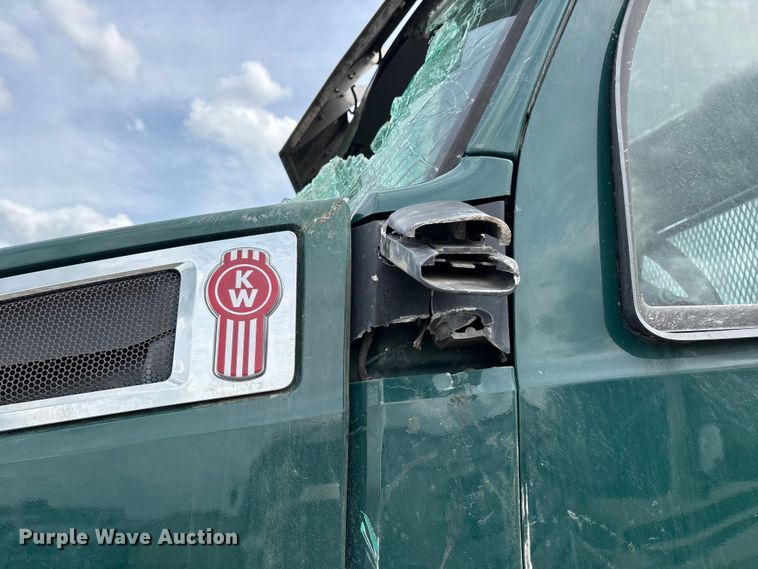 image for item YA3139 2019 Kenworth T680 semi truck