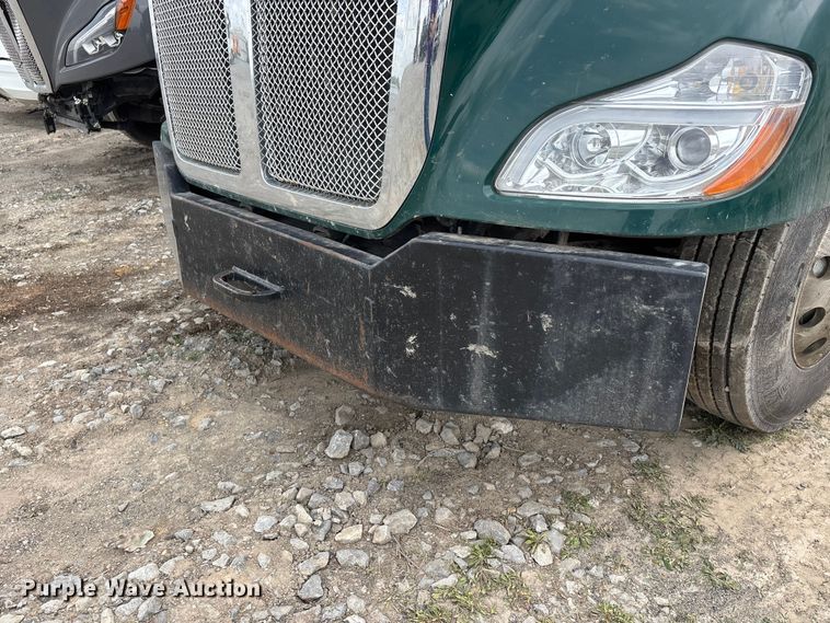 image for item YA3139 2019 Kenworth T680 semi truck