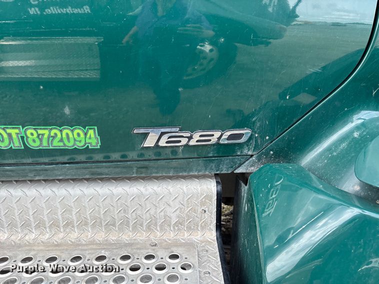image for item YA3139 2019 Kenworth T680 semi truck