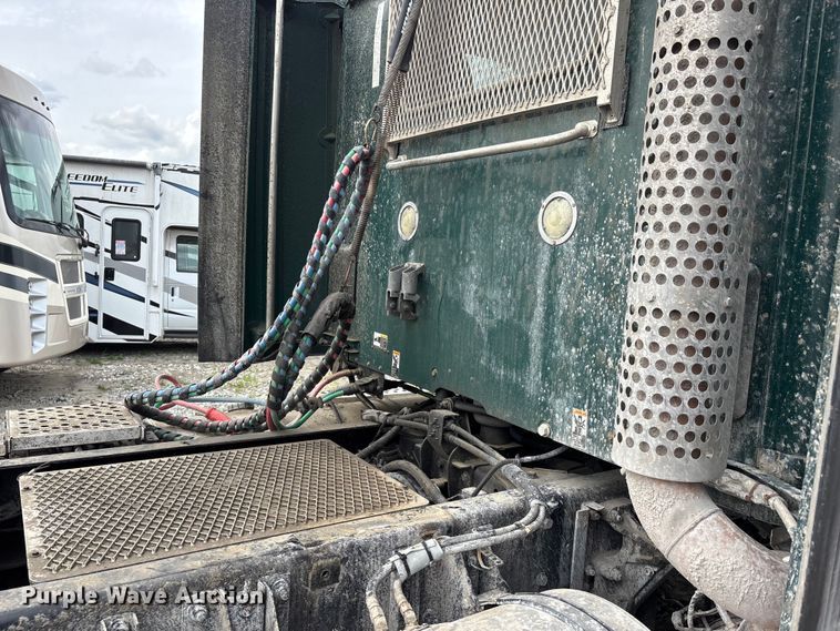 image for item YA3139 2019 Kenworth T680 semi truck