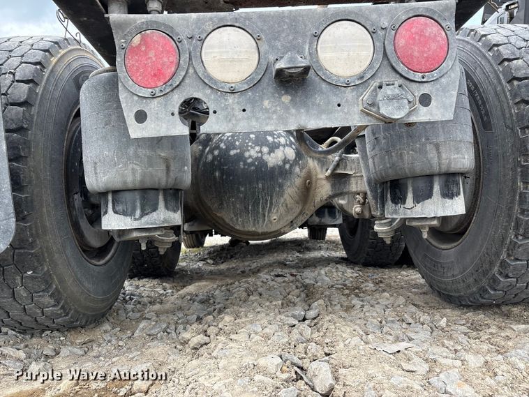 image for item YA3139 2019 Kenworth T680 semi truck