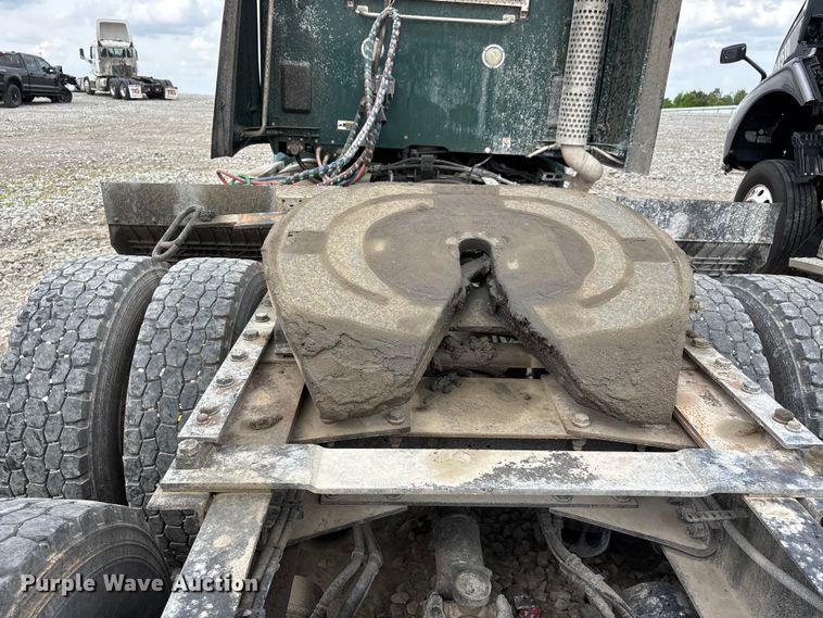 image for item YA3139 2019 Kenworth T680 semi truck