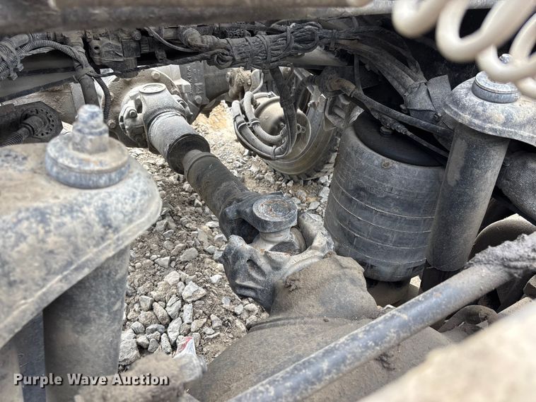 image for item YA3139 2019 Kenworth T680 semi truck