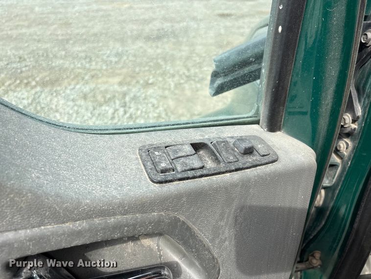 image for item YA3139 2019 Kenworth T680 semi truck