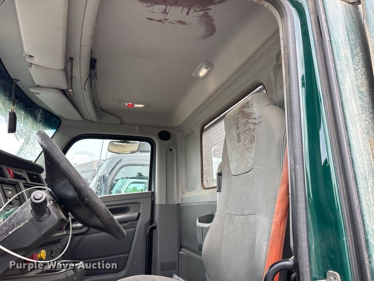 image for item YA3139 2019 Kenworth T680 semi truck