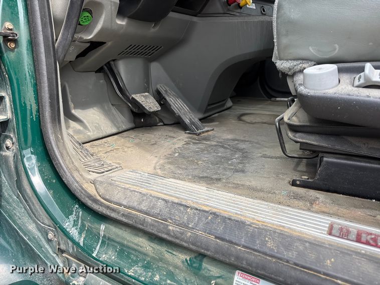 image for item YA3139 2019 Kenworth T680 semi truck