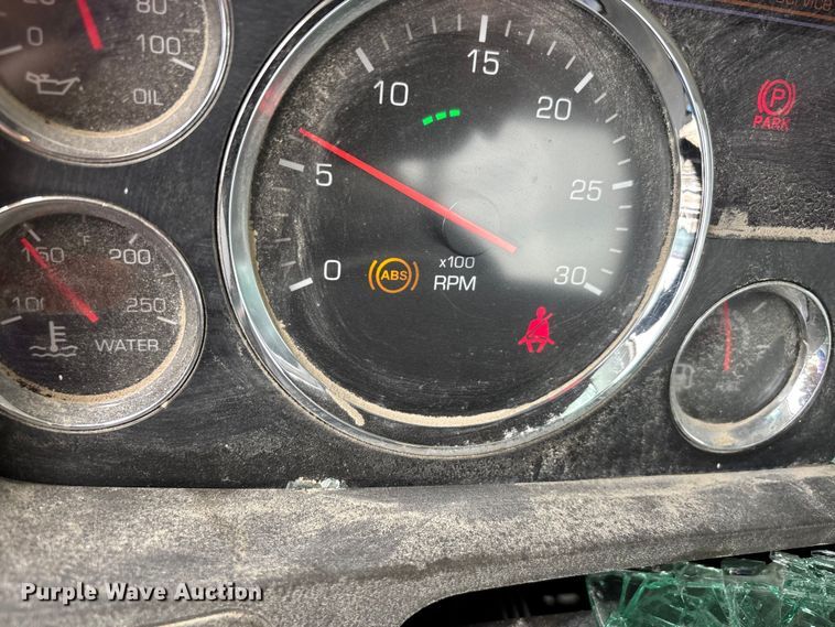 image for item YA3139 2019 Kenworth T680 semi truck