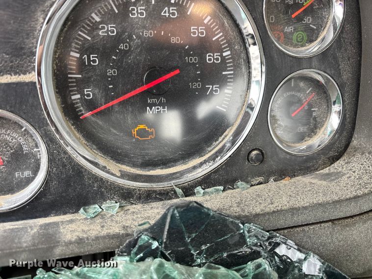 image for item YA3139 2019 Kenworth T680 semi truck