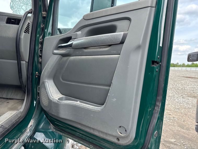 image for item YA3139 2019 Kenworth T680 semi truck