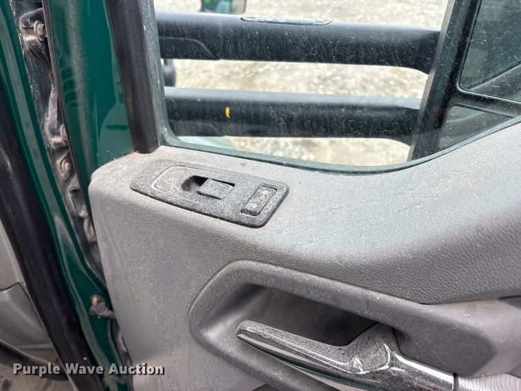 image for item YA3139 2019 Kenworth T680 semi truck