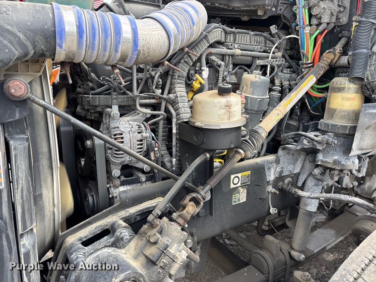 image for item YA3139 2019 Kenworth T680 semi truck