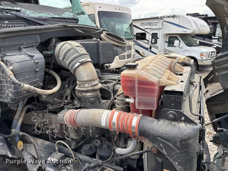 image for item YA3139 2019 Kenworth T680 semi truck