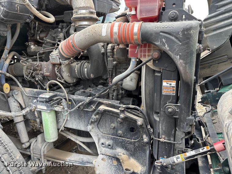 image for item YA3139 2019 Kenworth T680 semi truck