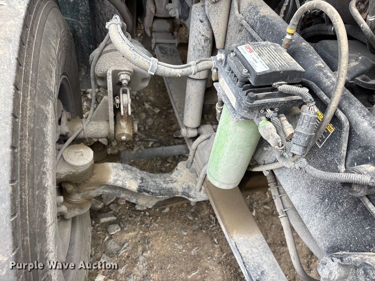 image for item YA3139 2019 Kenworth T680 semi truck