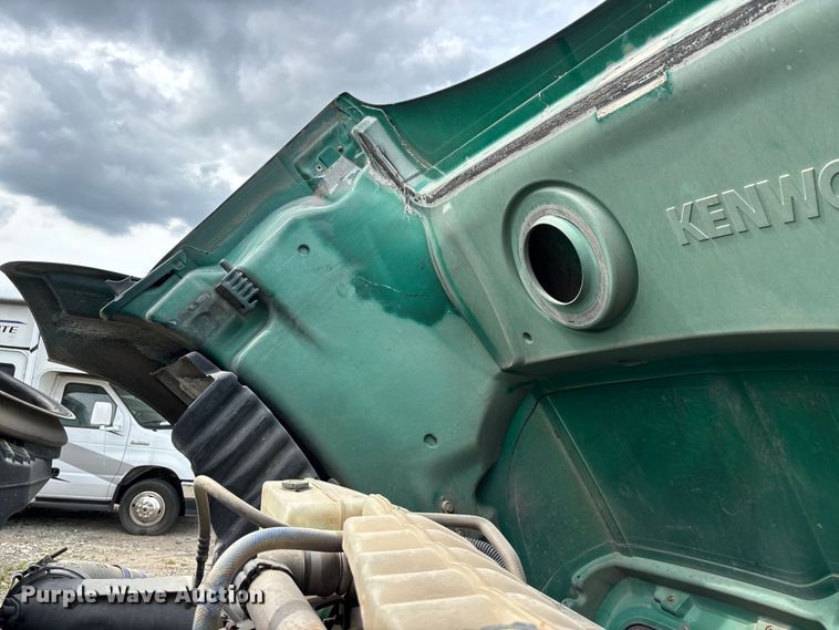 image for item YA3139 2019 Kenworth T680 semi truck