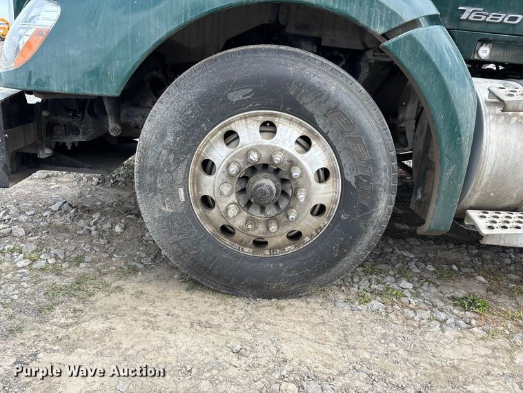 image for item YA3139 2019 Kenworth T680 semi truck