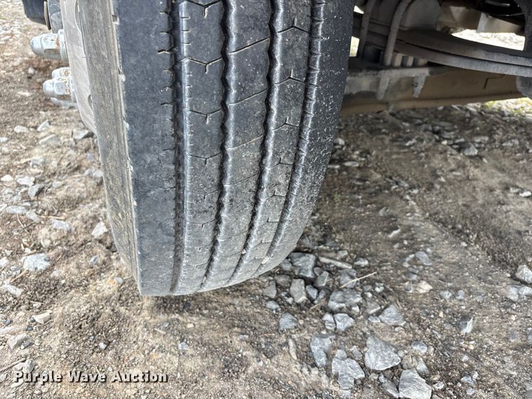 image for item YA3139 2019 Kenworth T680 semi truck