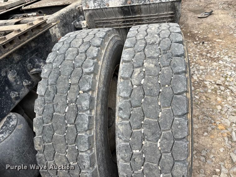 image for item YA3139 2019 Kenworth T680 semi truck