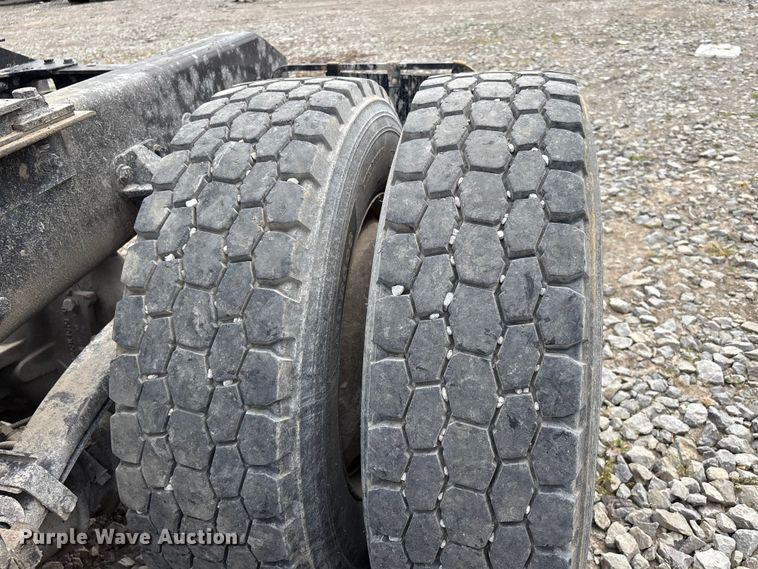 image for item YA3139 2019 Kenworth T680 semi truck