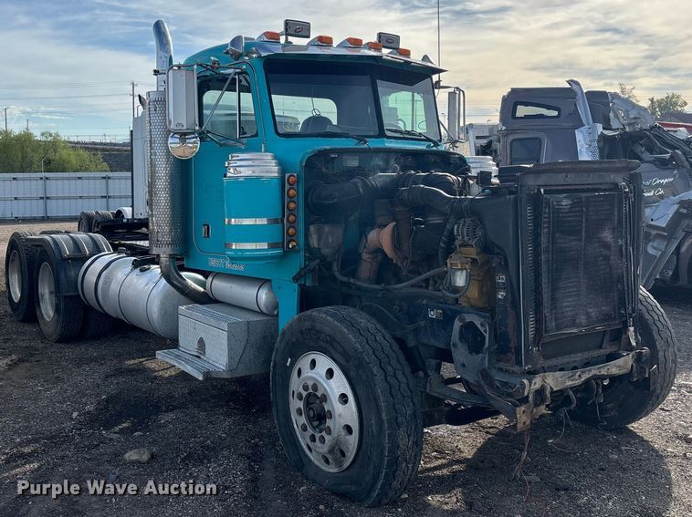 image for item YA3156 2000 Peterbilt 379 semi truck