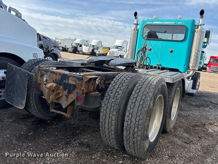 image for item YA3156 2000 Peterbilt 379 semi truck
