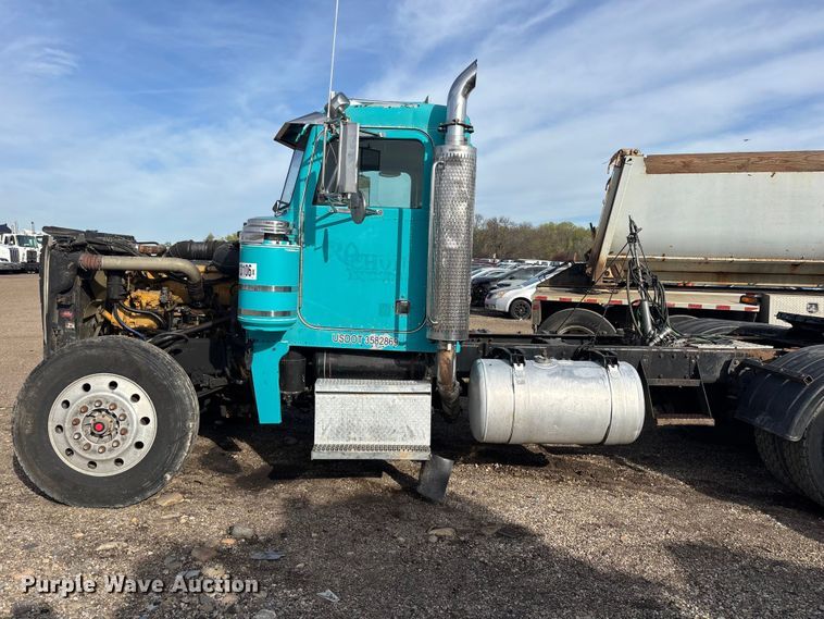 image for item YA3156 2000 Peterbilt 379 semi truck