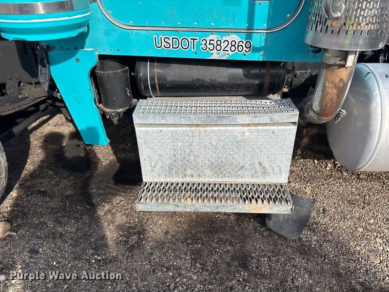 image for item YA3156 2000 Peterbilt 379 semi truck