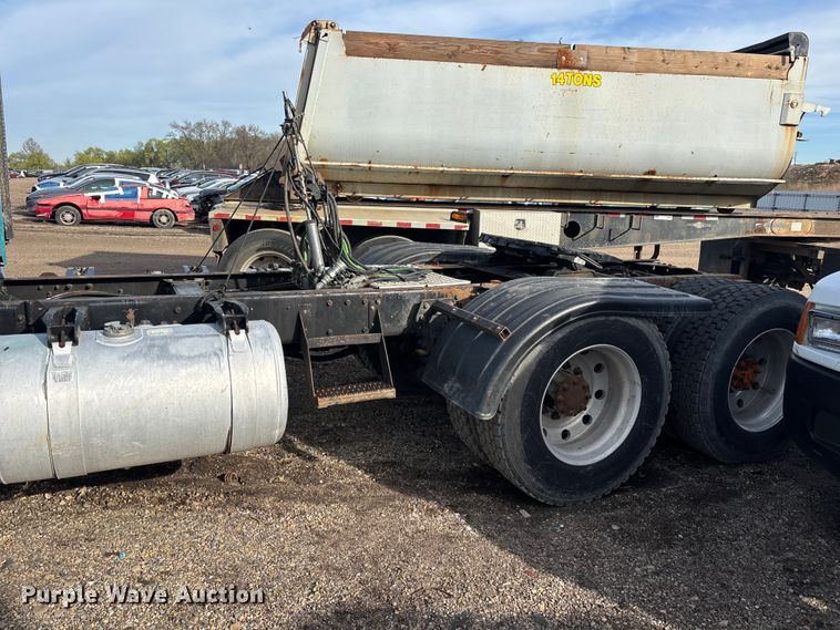 image for item YA3156 2000 Peterbilt 379 semi truck