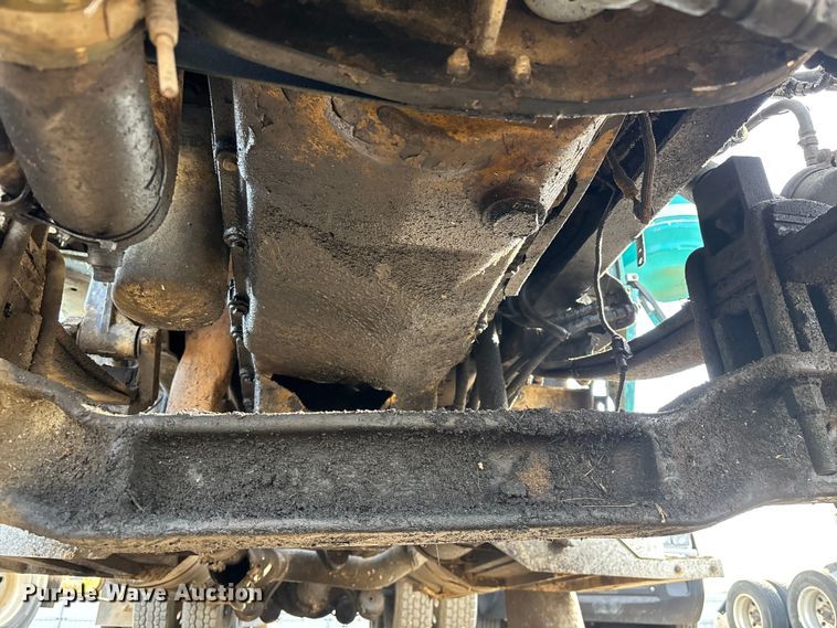 image for item YA3156 2000 Peterbilt 379 semi truck