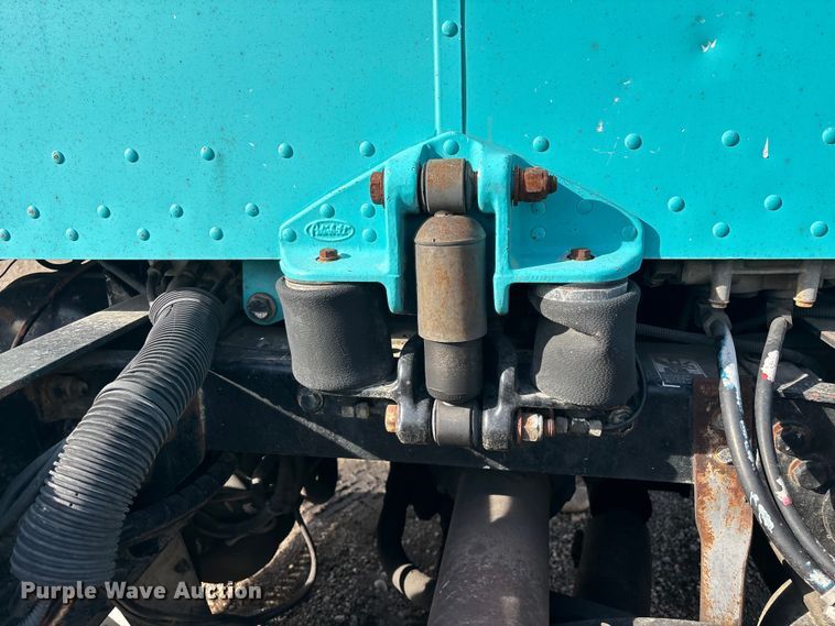 image for item YA3156 2000 Peterbilt 379 semi truck