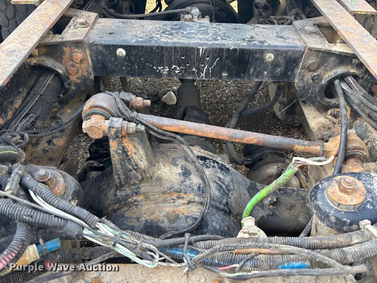 image for item YA3156 2000 Peterbilt 379 semi truck