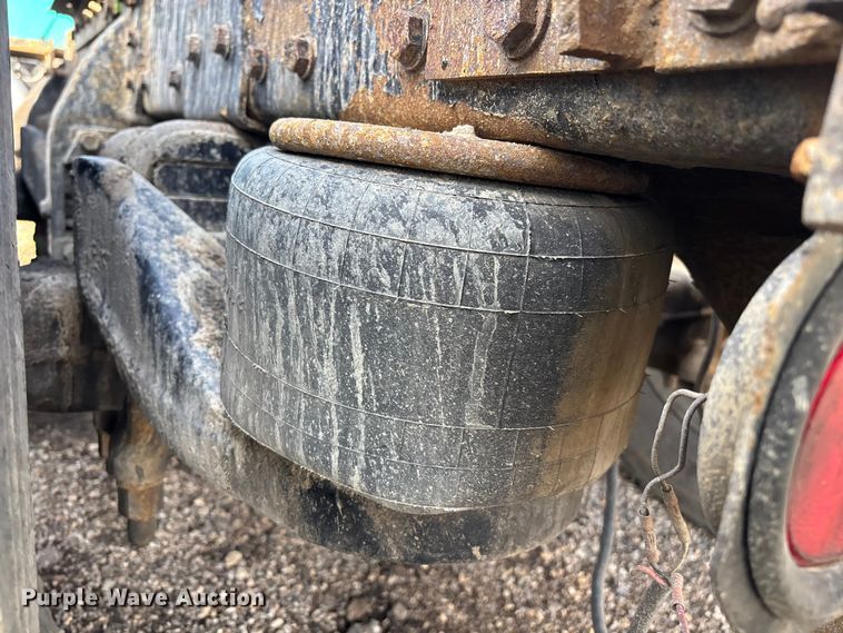 image for item YA3156 2000 Peterbilt 379 semi truck