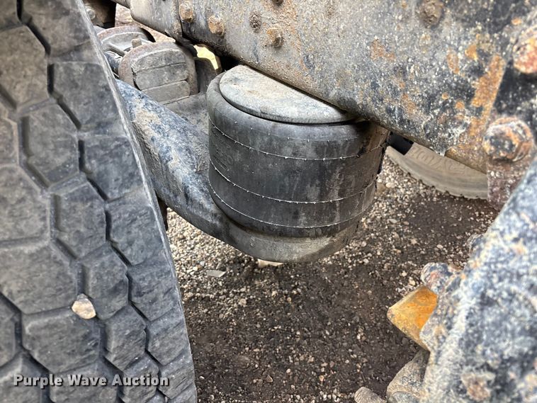 image for item YA3156 2000 Peterbilt 379 semi truck