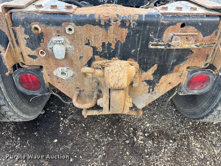 image for item YA3156 2000 Peterbilt 379 semi truck