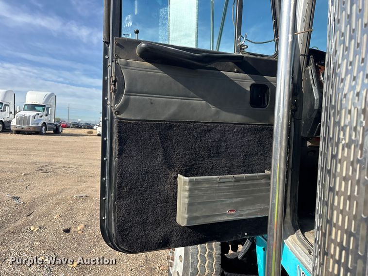 image for item YA3156 2000 Peterbilt 379 semi truck