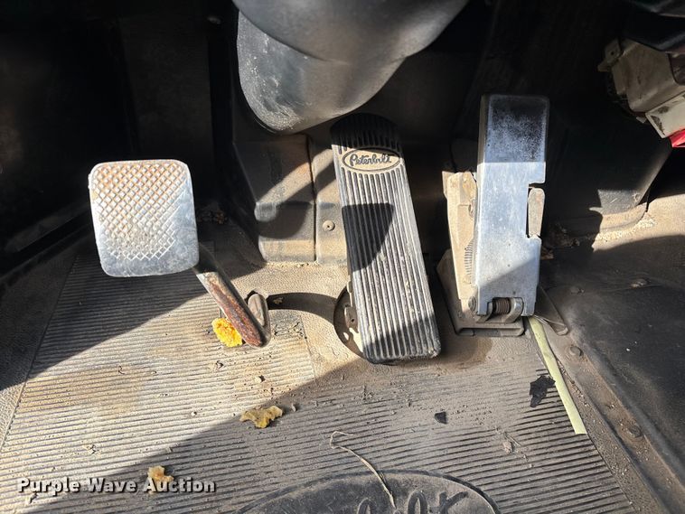 image for item YA3156 2000 Peterbilt 379 semi truck