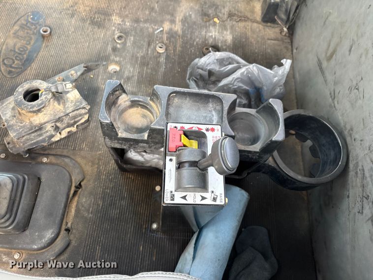 image for item YA3156 2000 Peterbilt 379 semi truck