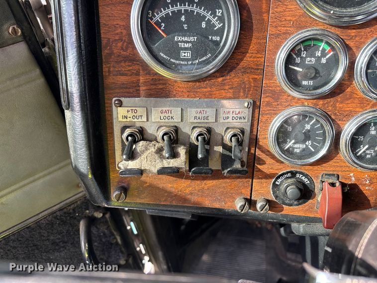 image for item YA3156 2000 Peterbilt 379 semi truck