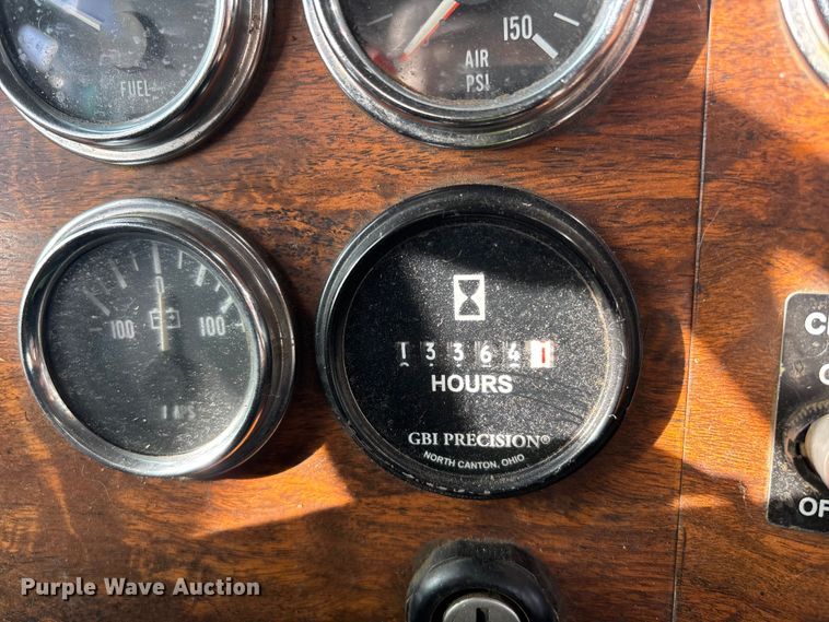 image for item YA3156 2000 Peterbilt 379 semi truck