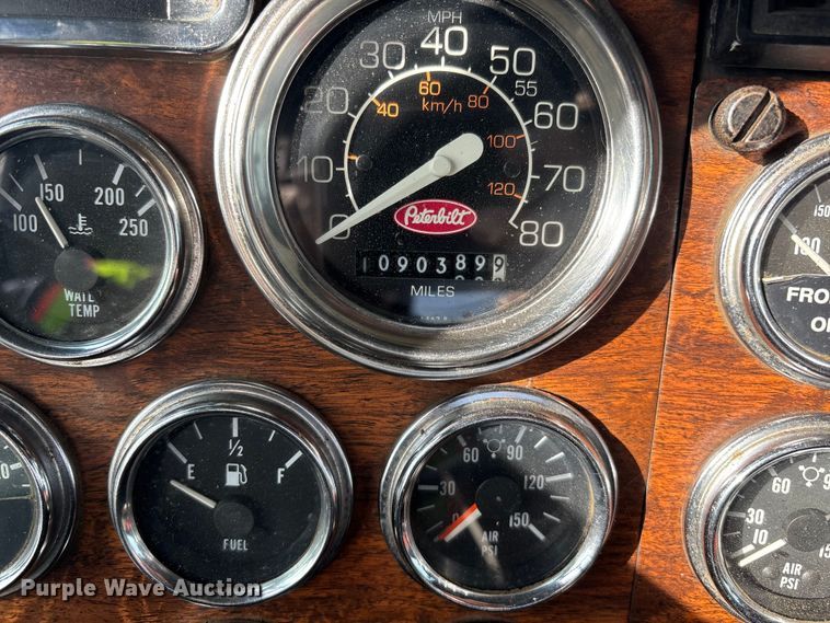 image for item YA3156 2000 Peterbilt 379 semi truck