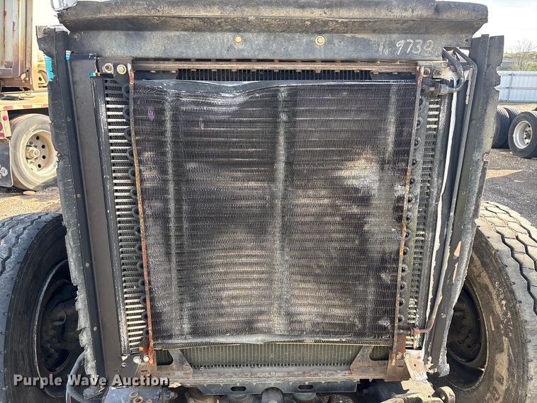 image for item YA3156 2000 Peterbilt 379 semi truck