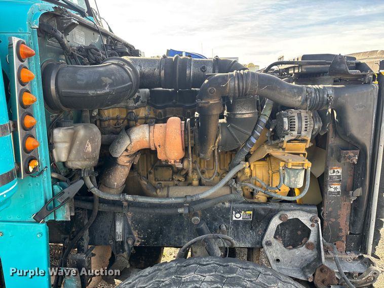 image for item YA3156 2000 Peterbilt 379 semi truck