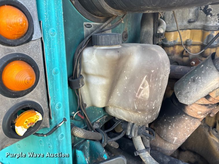 image for item YA3156 2000 Peterbilt 379 semi truck