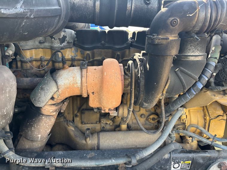 image for item YA3156 2000 Peterbilt 379 semi truck