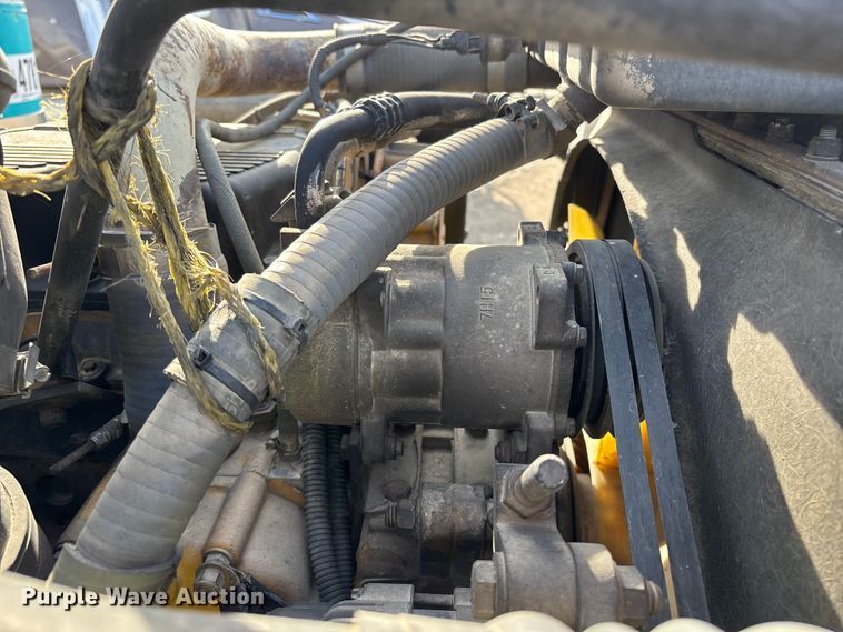 image for item YA3156 2000 Peterbilt 379 semi truck