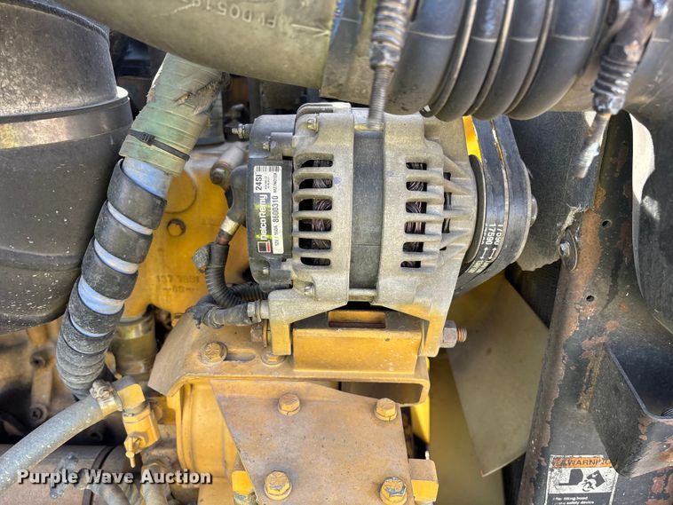 image for item YA3156 2000 Peterbilt 379 semi truck