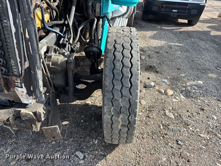 image for item YA3156 2000 Peterbilt 379 semi truck